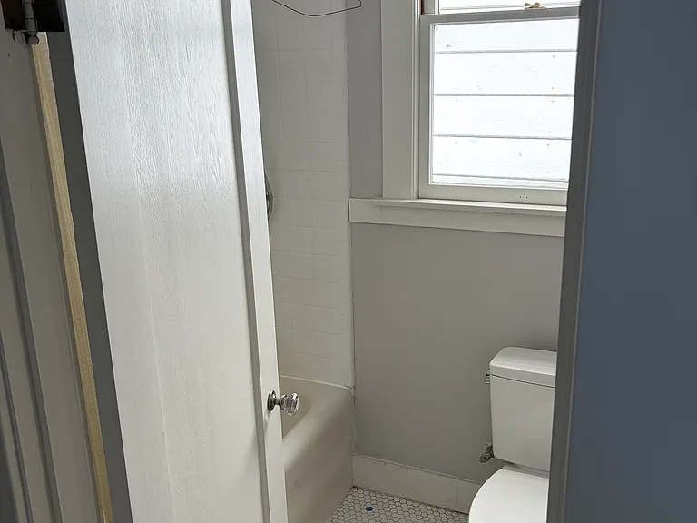 35 Majestic Ave — Photo 11