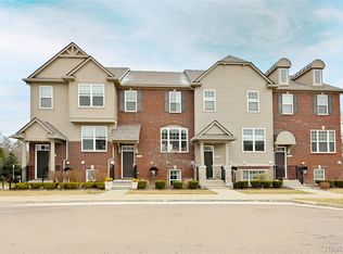 2817 Hartwick Dr, Rochester Hills, MI 48307