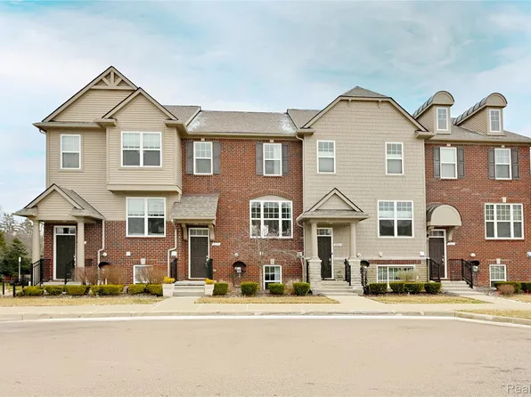 2817 Hartwick Dr, Rochester Hills, MI 48307