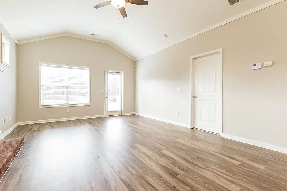 3 bed, 2.0 bath, 1406 sqft, $1,975 — Photo 4