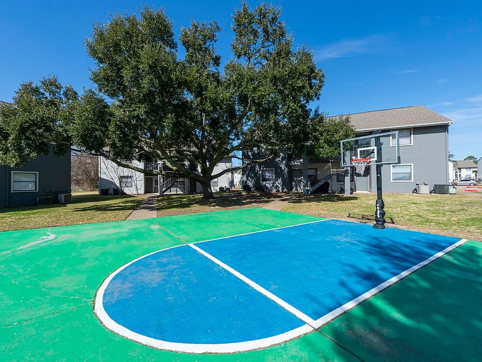 Grove at Southwood Basketball Court