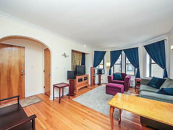 3rd image of 1534 W Fargo Ave APT 3S