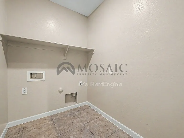 10617 S 54th Ln — Photo 22