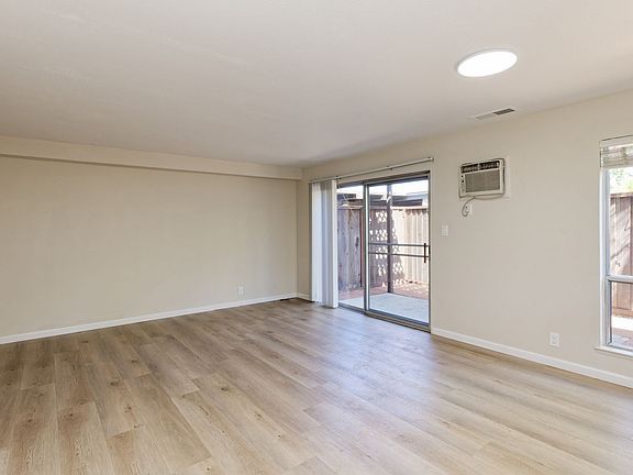 4th image of 65 Donegal Way #B