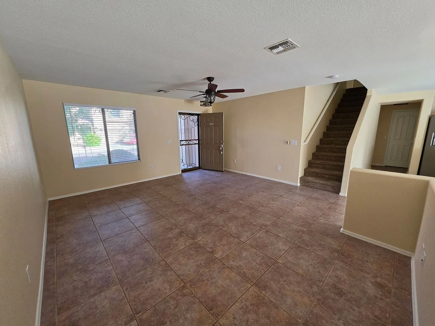 3 bed, 2.5 bath, 1955 sqft, $2,350 — Photo 3