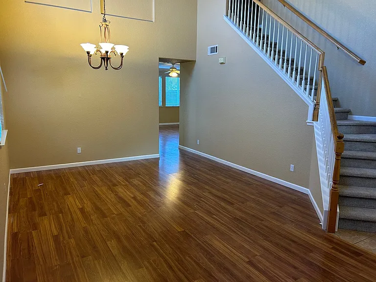 108 Matisse Dr — Photo 2