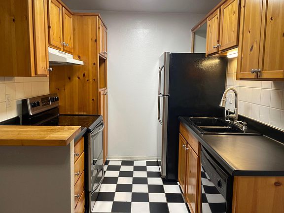 4th image of 576 N Bellflower Blvd Unit 133