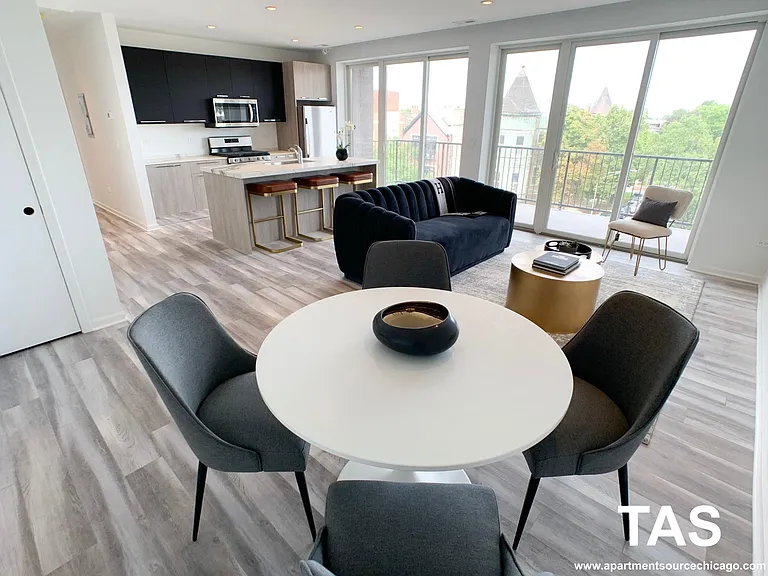 2535 W Fullerton Ave #506 — Photo 6