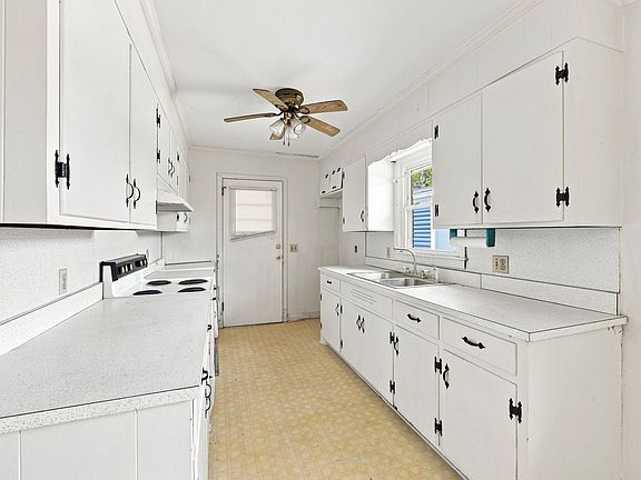 5th image of 2270 Cedar Lane Rd