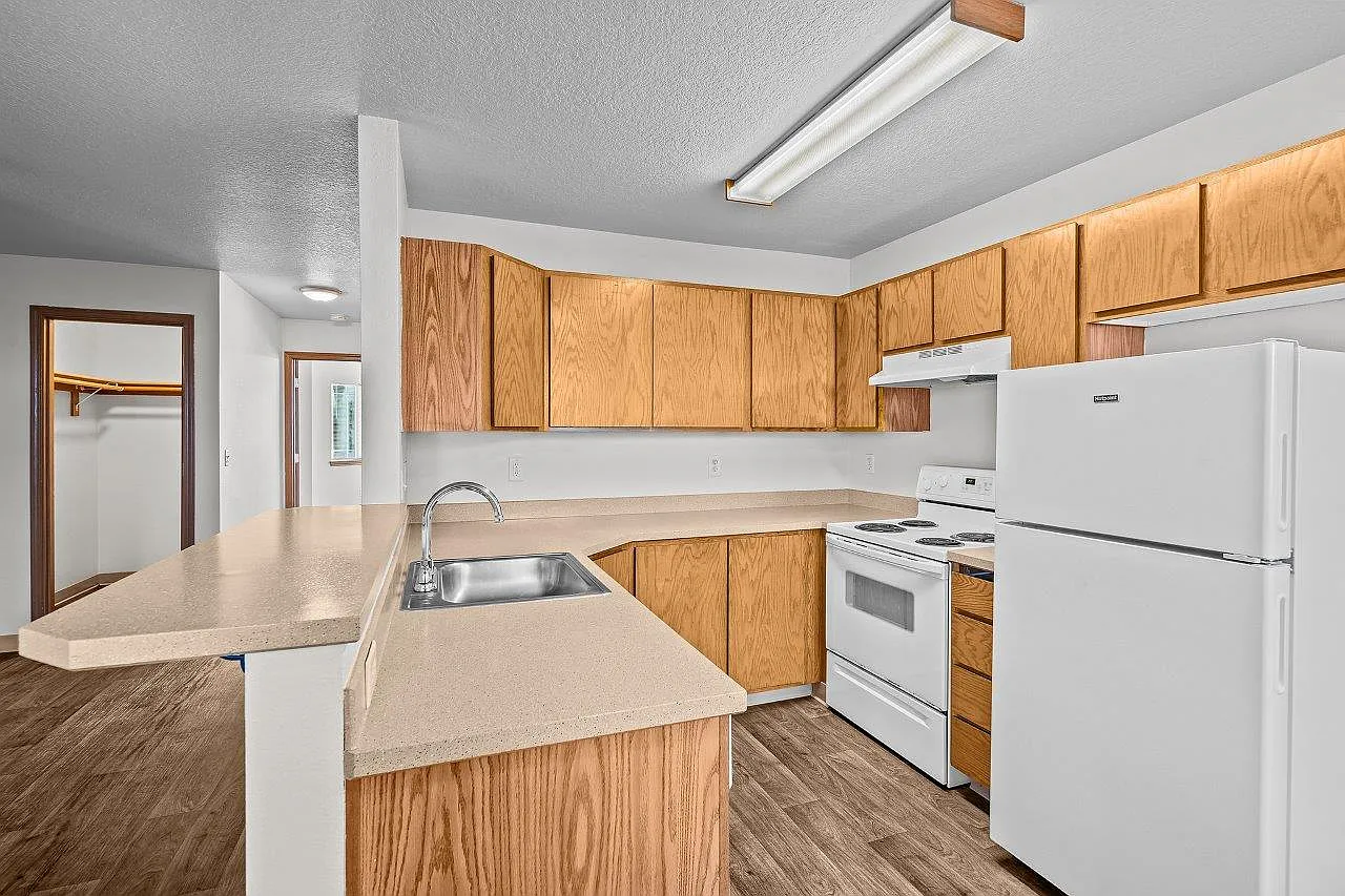 Gilhurst Apartments — Photo 1
