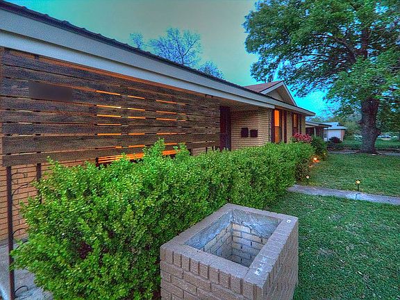 4th image of 1308 Yorkshire Dr #B