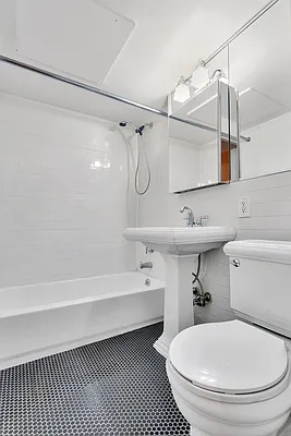 Rented by Cooper & Cooper Real Estate | media 18