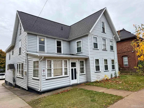221 W Ridge St, Marquette, MI 49855