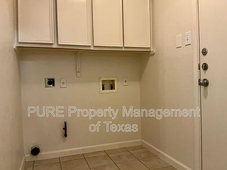 1102 Leah Ln — Photo 9