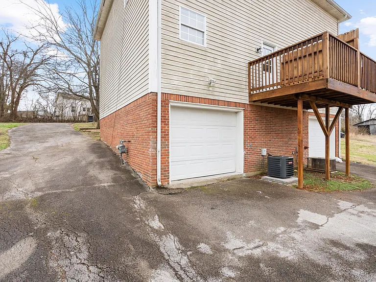 1020 Hillcrest Ave — Photo 9