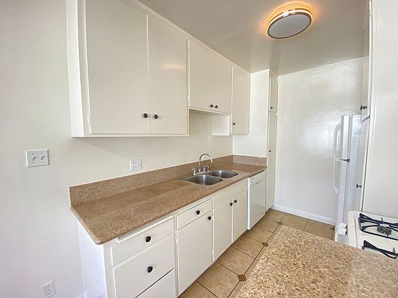 5th image of 3755 Mentone Ave APT 7