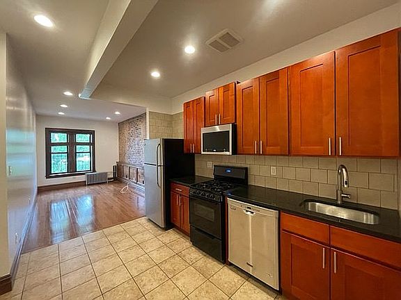 4th image of 173 15th St APT 4R