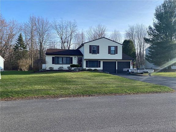 2nd image of 6116 Gaspe Ln
