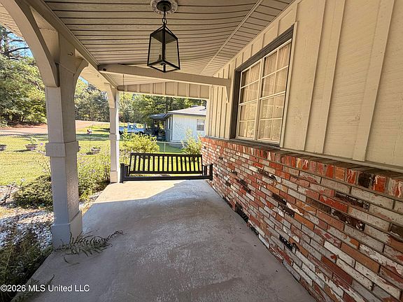 5th image of 2045 Carolyn Ln