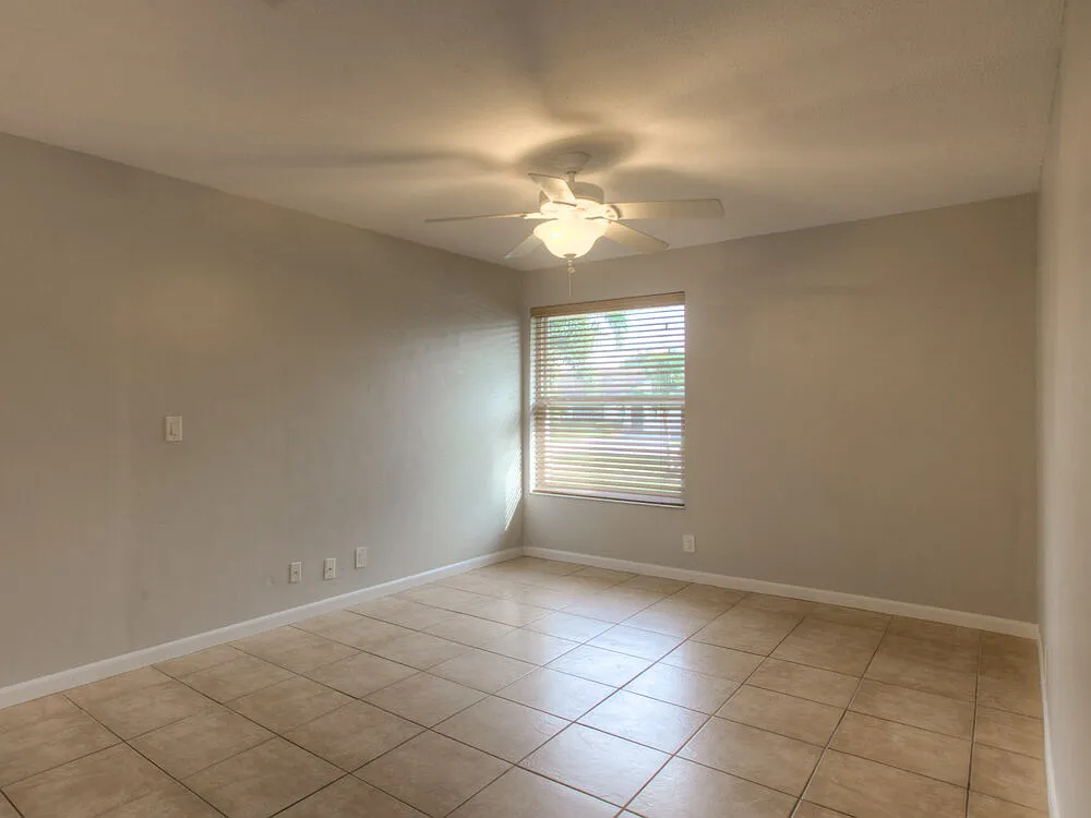 3 bed, 2.0 bath, 1504 sqft, $4,320 — Photo 2