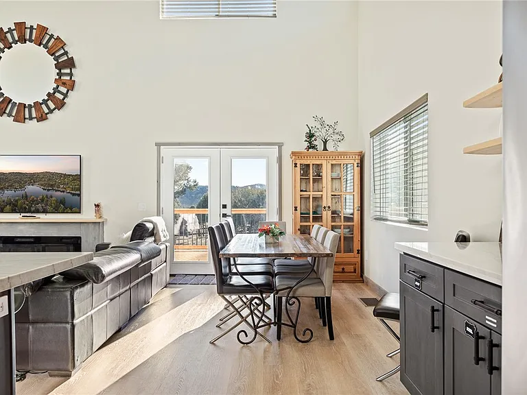 1215 Valley View Dr — Photo 10