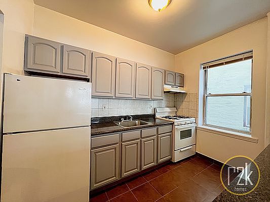 1st image of 4721 44th St #1F