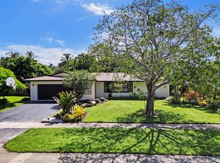 640 Ridgewood Ln, Plantation, FL 33317