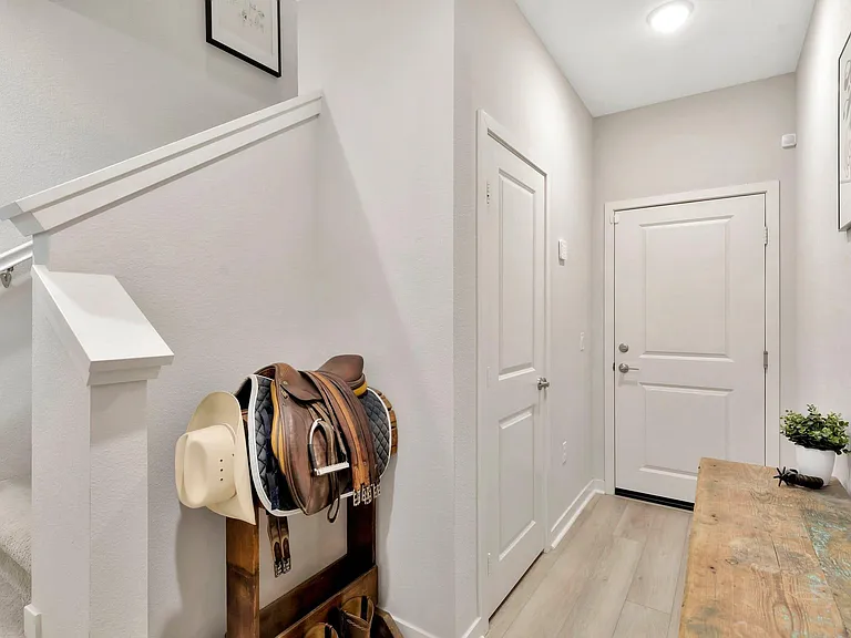 893 Blackstone Dr — Photo 6