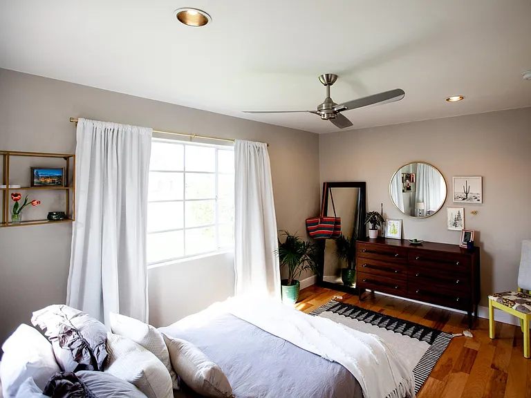 833 W Earll Dr — Photo 4