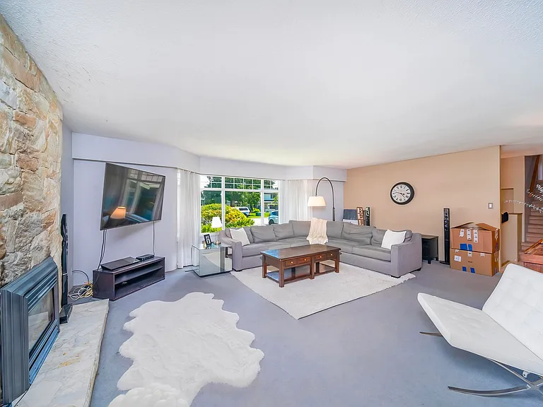 167 52a St #167 — Photo 7