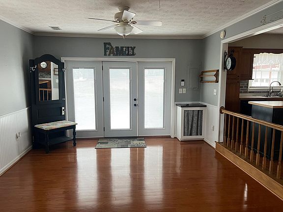 5th image of 19 Estes Dr