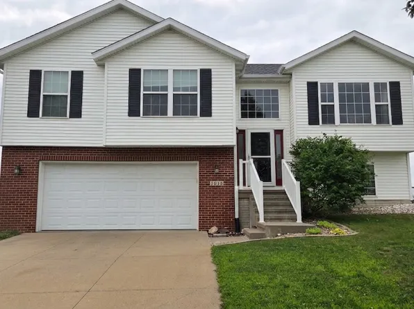 1616 Jenna Dr, Davenport, IA 52804