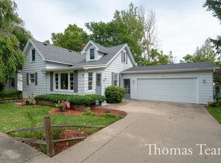 243 S Maple St SE, Caledonia, MI 49316