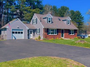 10 Wiggand Dr, Glenmont, NY 12077