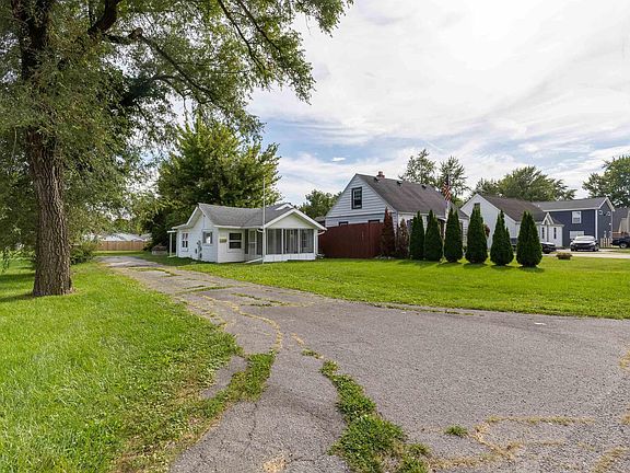 2nd image of 2215 Rehm Dr