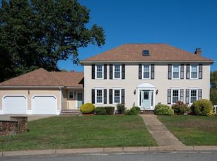 4 Icehouse Woods Ln, Rockland, MA 02370