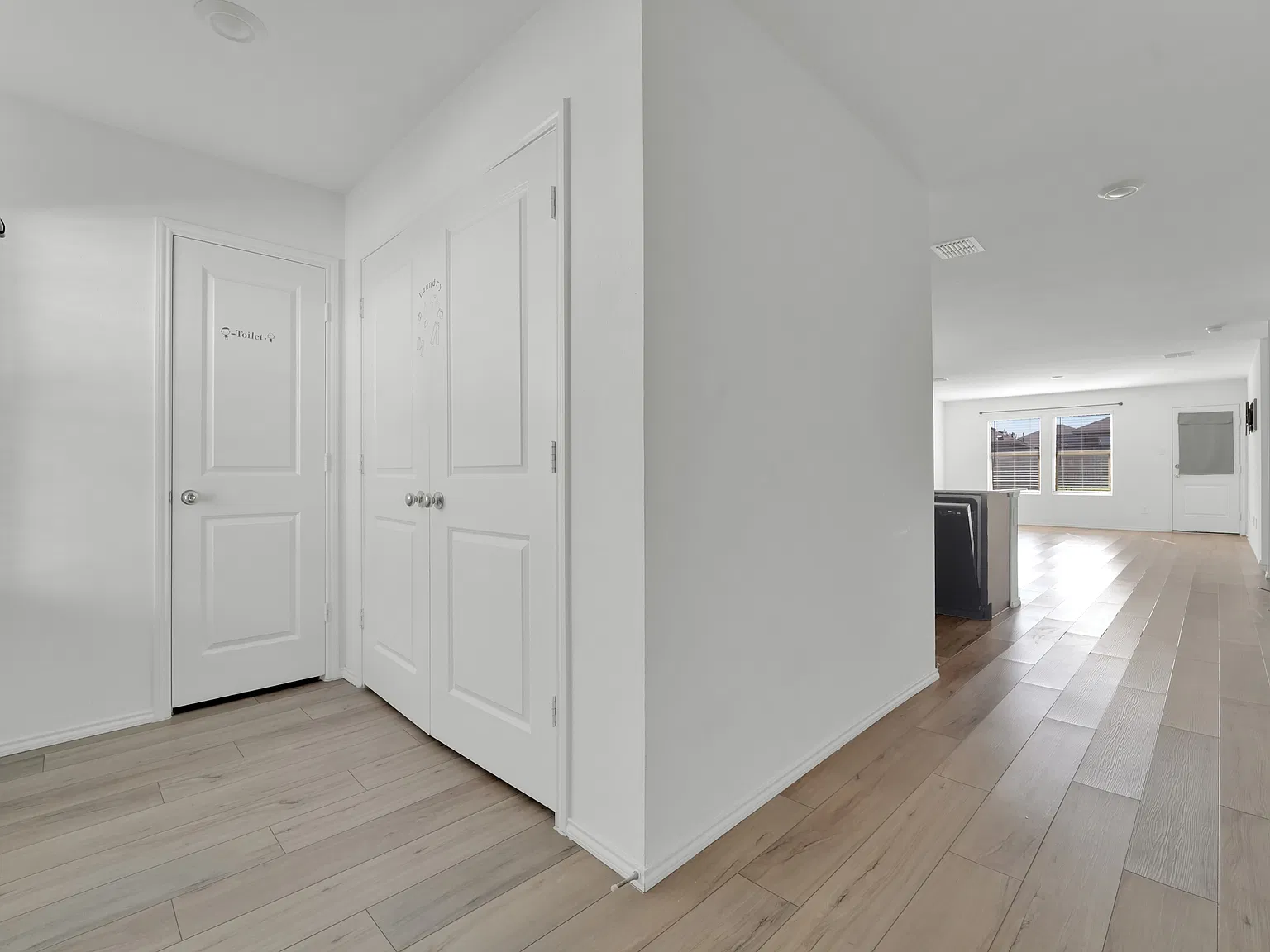 4 bed, 2.5 bath, 1916 sqft, $2,200 — Photo 4