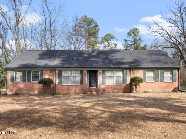 821 Strayhorn St, Senatobia, MS 38668