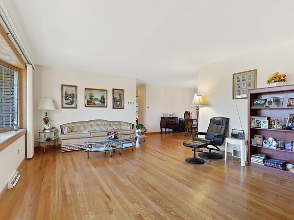 3rd image of 16660 Langley Ave