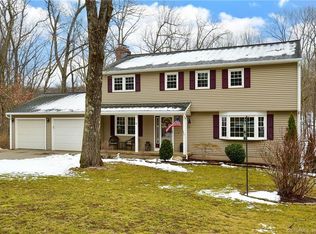 15 Crestwood Rd, Tolland, CT 06084