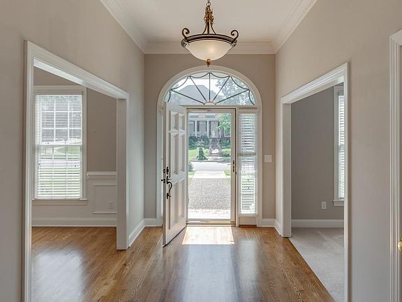 4th image of 501 Marigold Dr