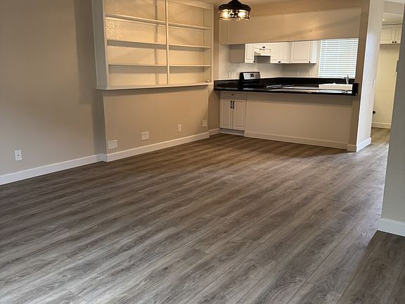 2nd image of 2502 Huntington St #9-09