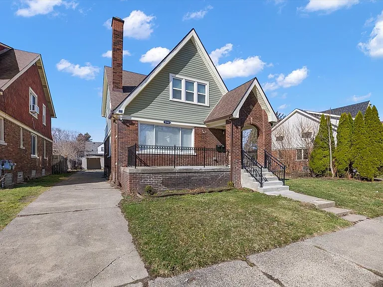 5741 Lakewood St — Photo 3