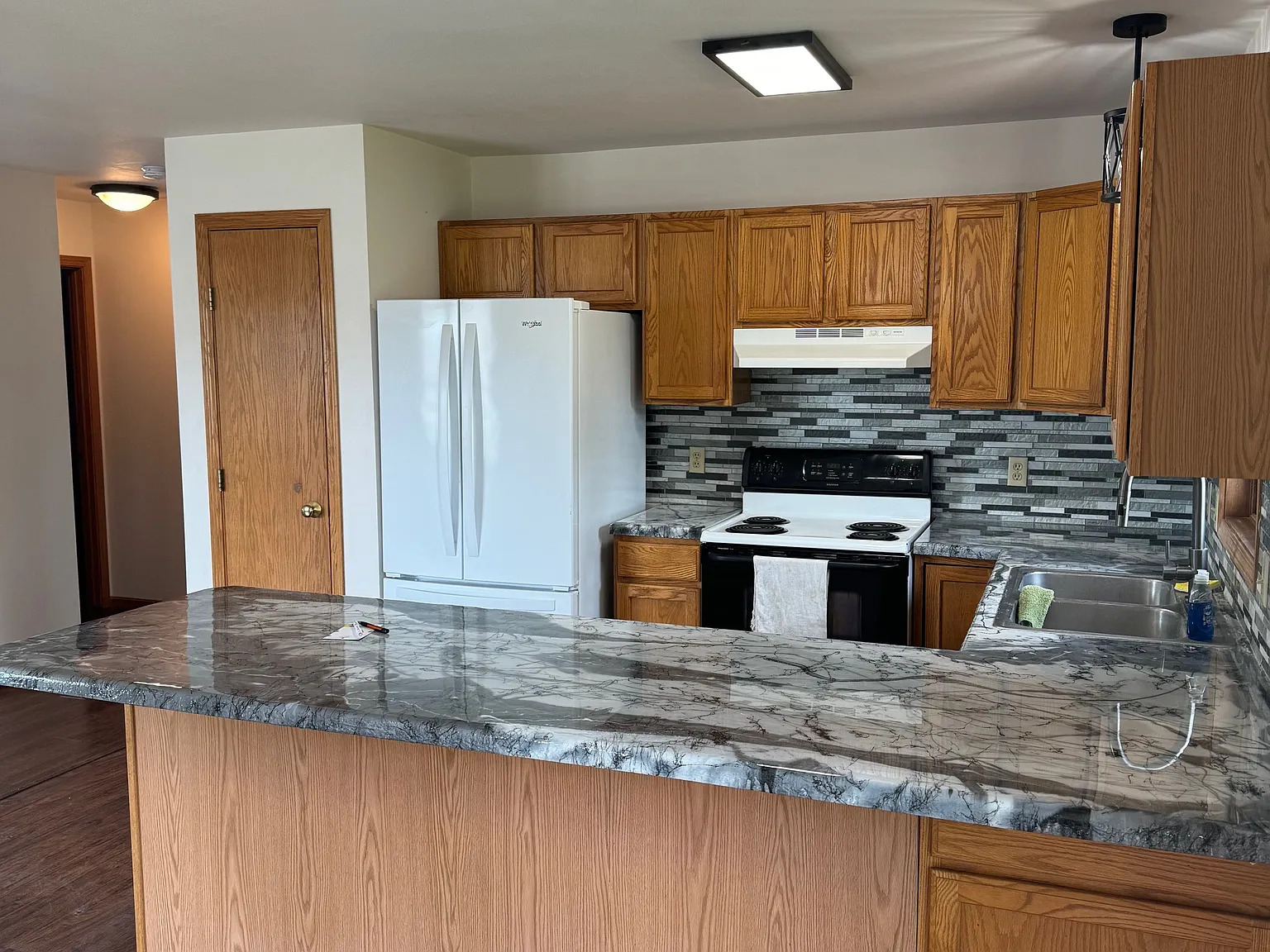 3 bed, 2100 sqft, $2,150 — Photo 3