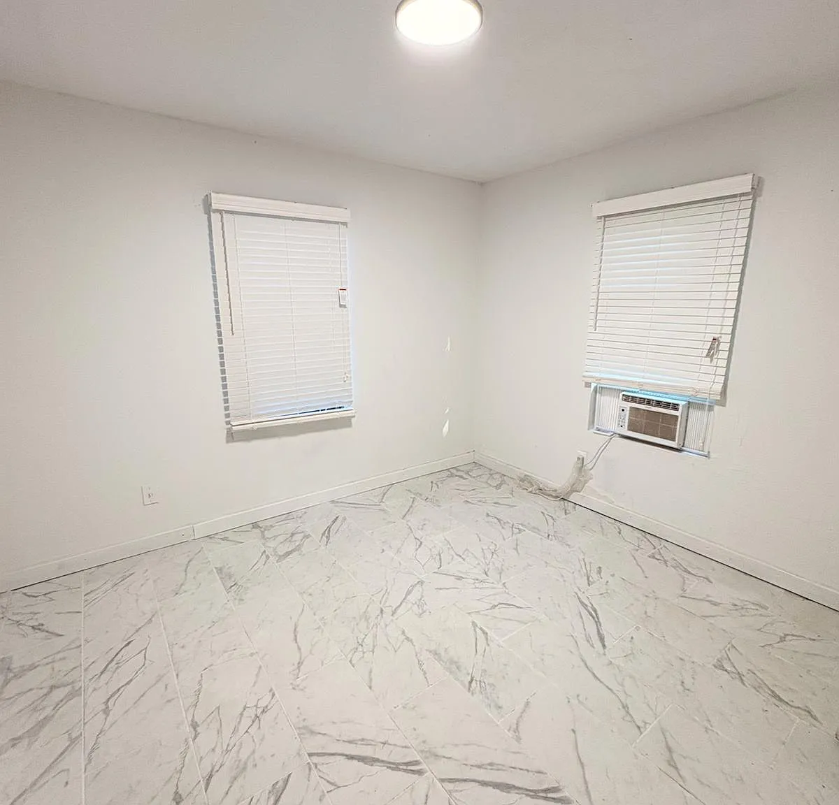 3 bed, 936 sqft, $1,100 — Photo 3