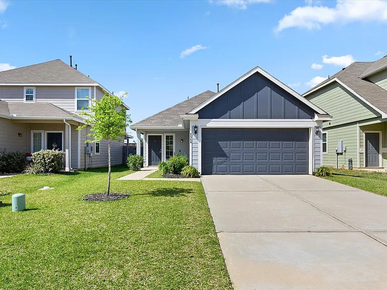2546 Steelhead Dr — Photo 3