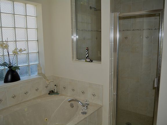 4th image of 3900 Cree Dr