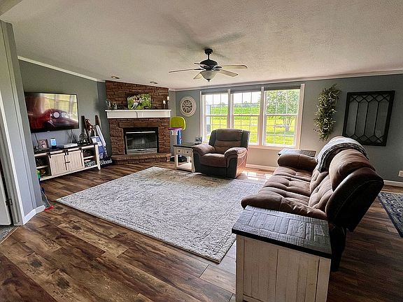 4th image of 8737 S Meadow Ln