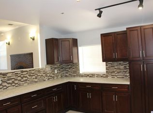 10643 Woodward Ave, Sunland, CA 91040