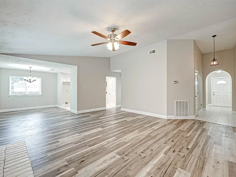 6802 Glenray Dr — Photo 7